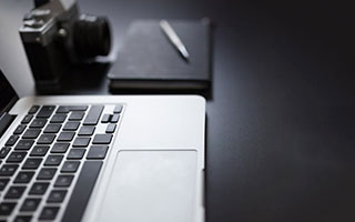 今日吃瓜：从农村杀猪宴到AI谄媚，安全感成消费新动力