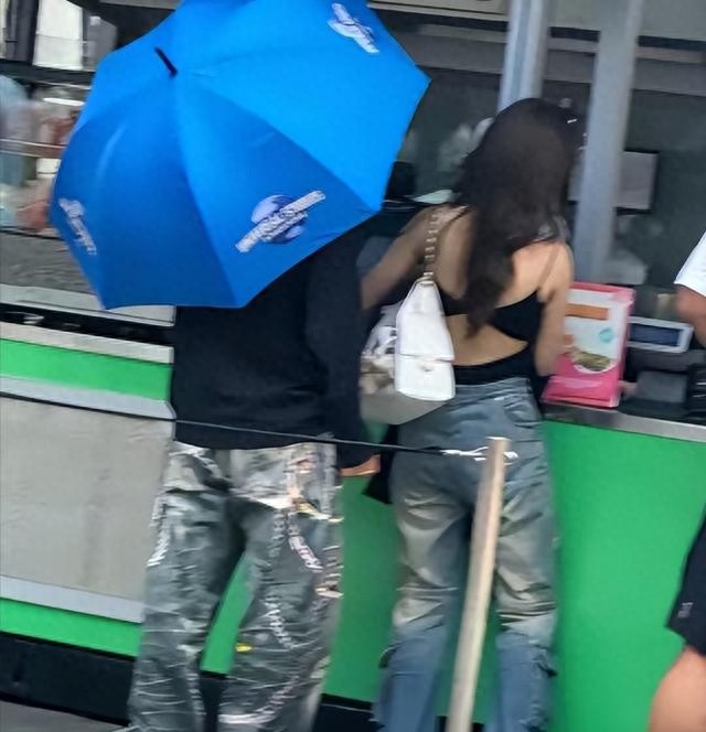 黄晓明新恋情曝光时间线_胡冉儿身份背景揭秘_娱乐圈公布恋情的明星