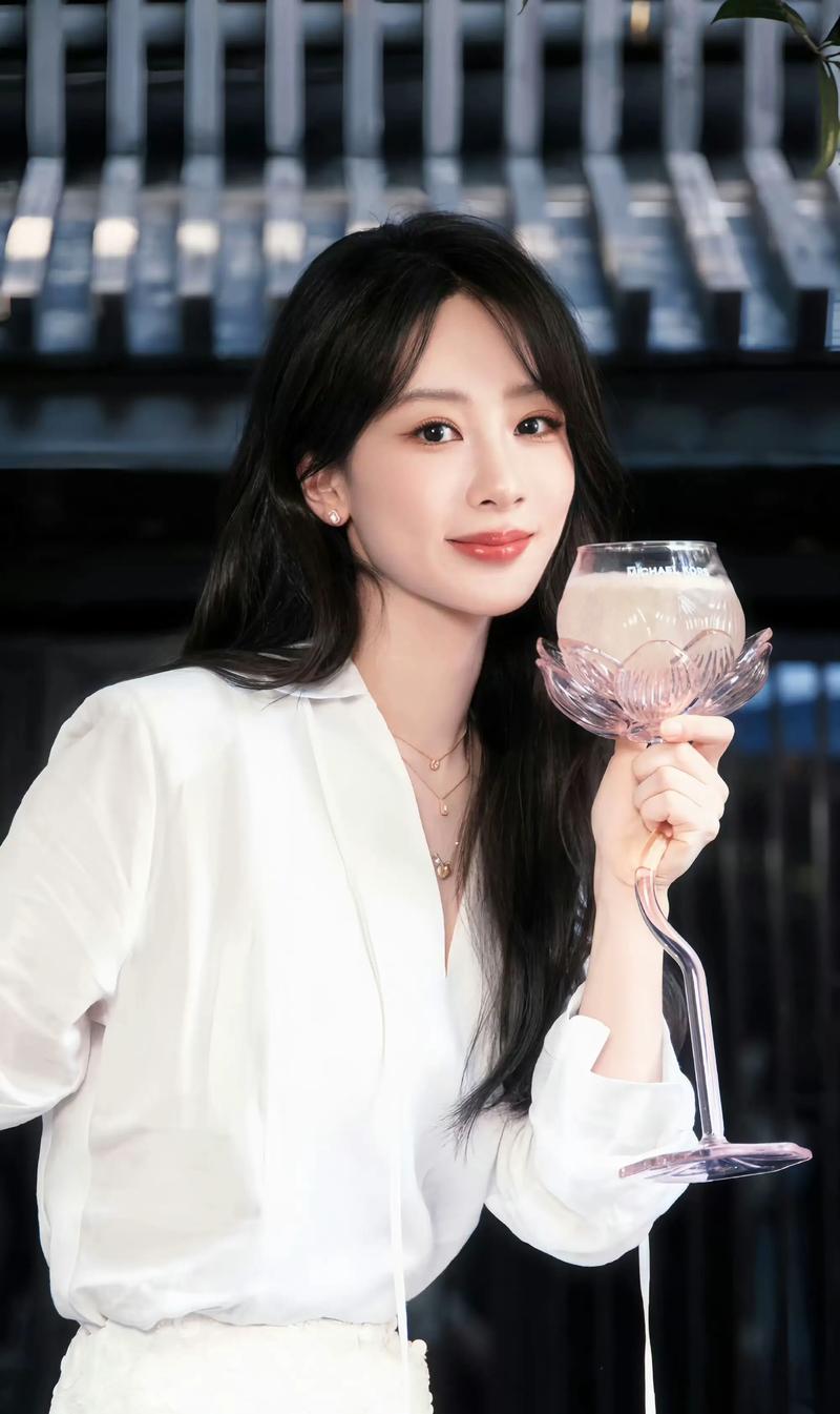 重生娱乐圈之杨紫：这次她终于学会爱自己了