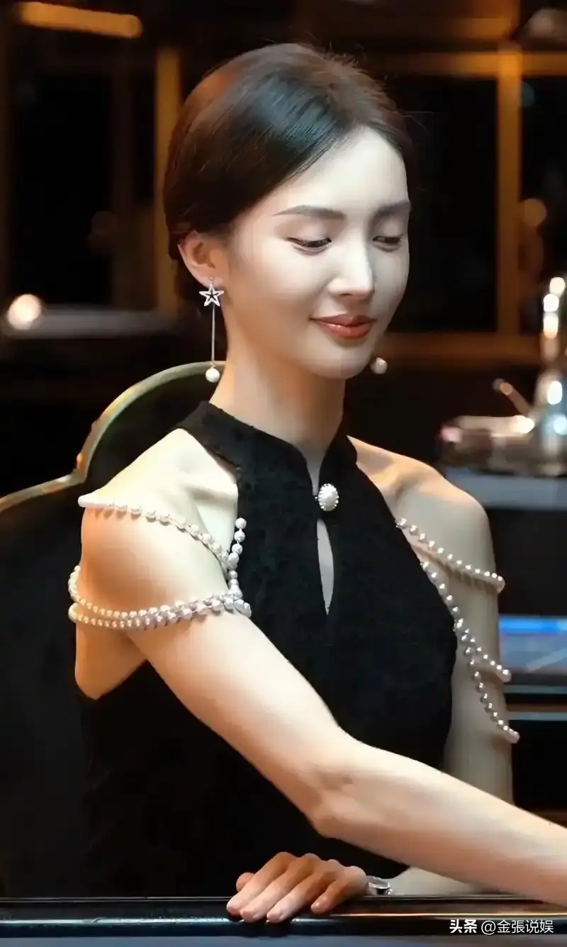 女明星脸上有疤痕_金晨鼻子翻车 高清镜头暴露疤痕 网友质疑演技外貌