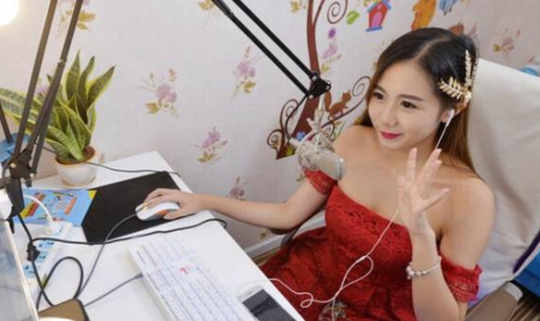 网红辛巴八卦最新事件-_网红老公出轨400人应对_网红抽脂去世事件详情