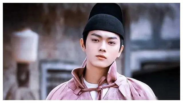 网络热点明星,_娱乐圈艾滋事件真相_八卦传闻对明星的影响