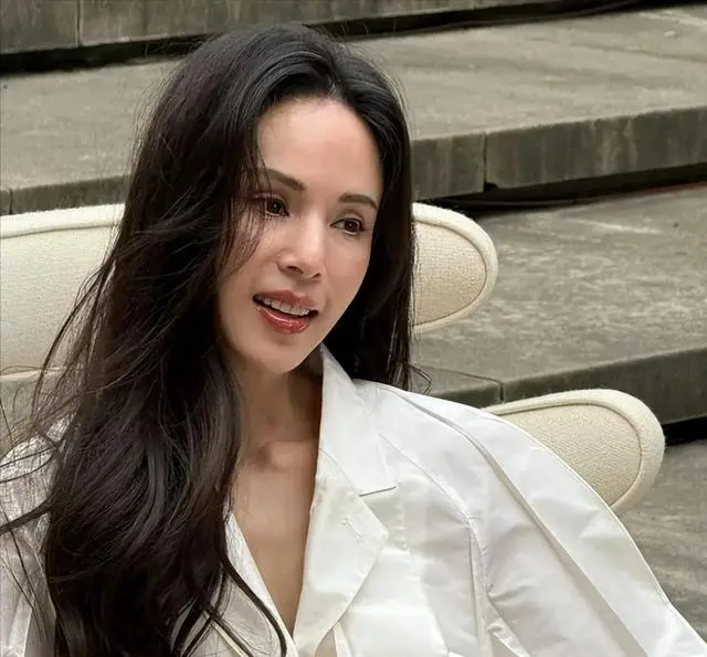 什么彤的女明星_李若彤隐退娱乐圈原因_李若彤感情经历